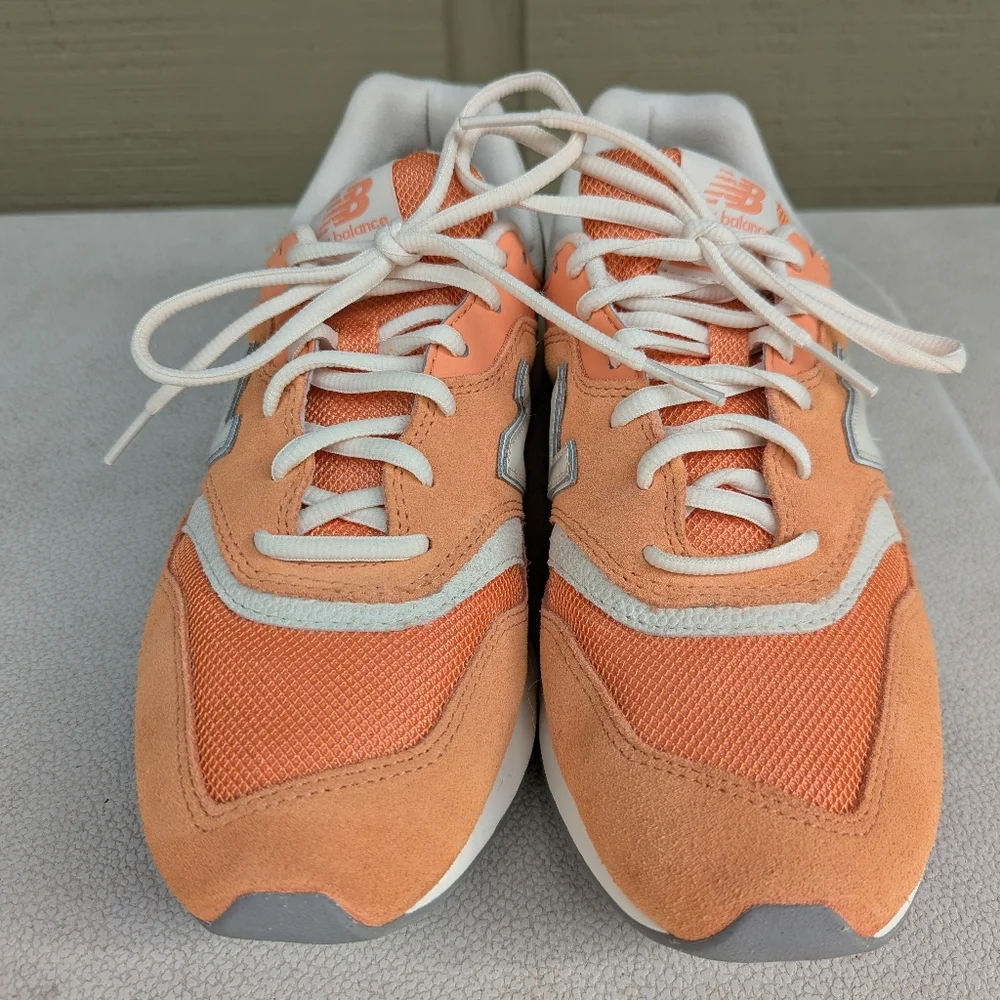 New Balance Sneakers, Women's 8.5 or Mens 7, Orange Jogging Shoes - Picture 2 of 11
